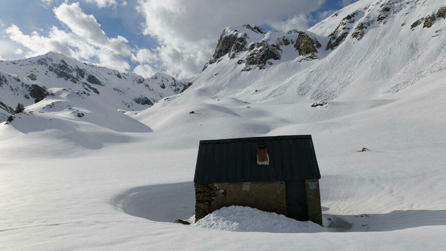 cabane au bord du lac d'Ourrec cabane au bord du lac d'Ourrec